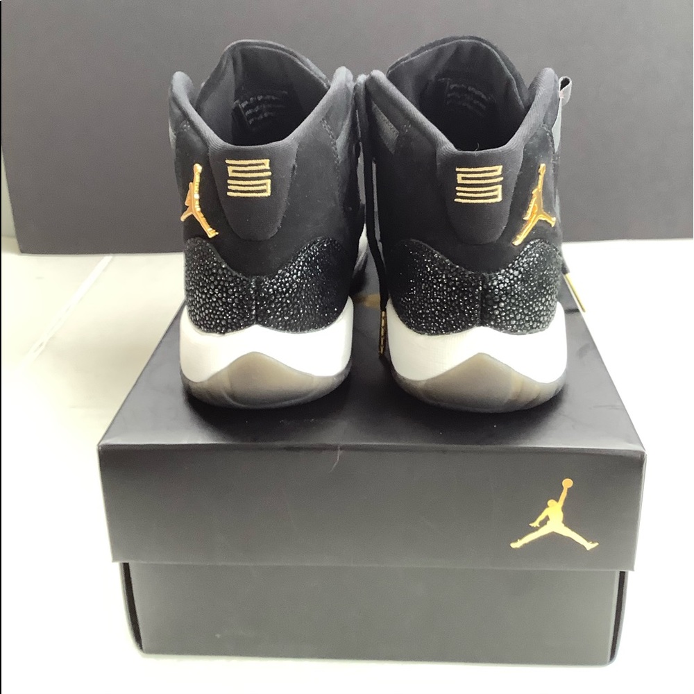 Air Jordan 11Retro Heiress Black Stingray Sneakers - Picture 4 of 6